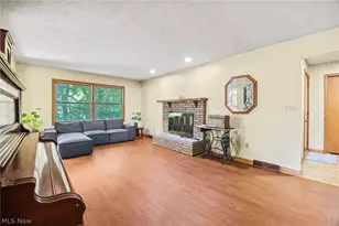 364 Garner Dr, Mogadore, OH 44260 - Photo 8