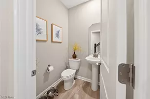 690 Harbour Town Ct, Avon Lake, OH 44012 - Photo 22