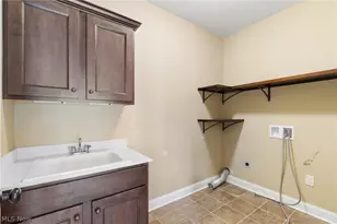 3901 Creekside Dr, Uniontown, OH 44685 - Photo 24