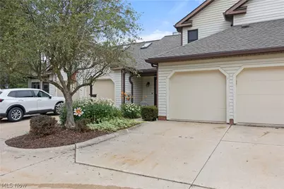 875 Hampton Circle #3, Aurora, OH 44202 - Photo 2