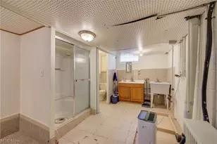 2124 E 28th St, Lorain, OH 44055 - Photo 32