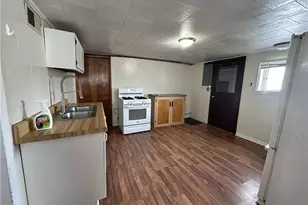 214 Jacquette St, Bridgeport, OH 43912 - Photo 2