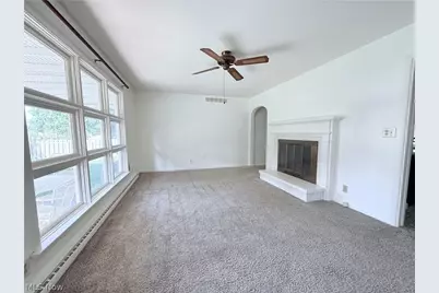 426 W Oregon Avenue, Sebring, OH 44672 - Photo 2