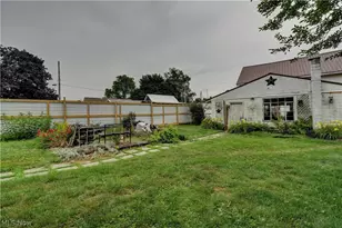 442 Main St W, Beach City, OH 44608 - Photo 22