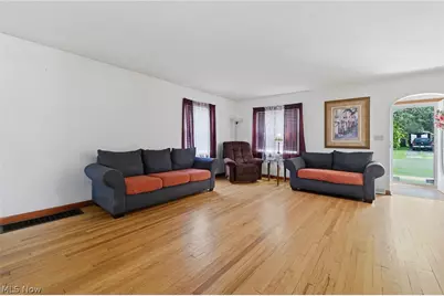 369 E 46th Street, Lorain, OH 44052 - Photo 8