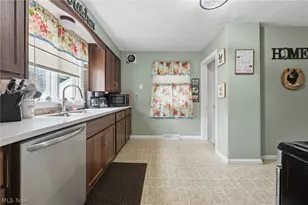 369 E 46th St, Lorain, OH 44052 - Photo 10