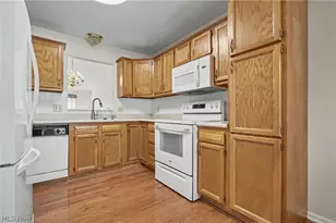 3196 Mariners Island Dr NW, Canton, OH 44708 - Photo 6