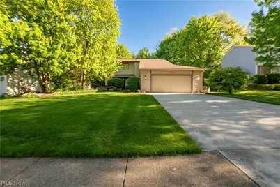 322 Great Oaks Trail, Wadsworth, OH 44281 - Photo 2