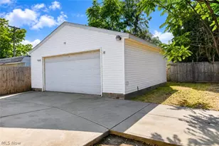 3422 W 52nd St, Loveland, OH 44102 - Photo 4