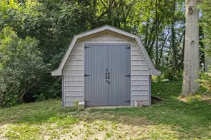 2151 Beach Dr, Akron, OH 44312 - Photo 8