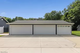 2151 Beach Dr, Akron, OH 44312 - Photo 6