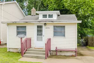 38530 Plains Ct, Willoughby, OH 44094 - Photo 2