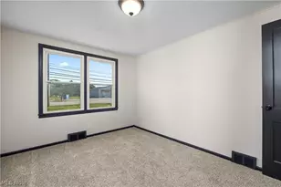 46175 Middle Ridge Rd, Amherst, OH 44001 - Photo 18