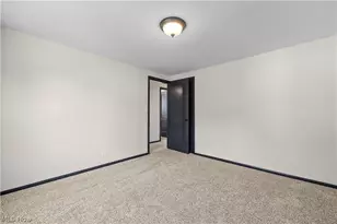 46175 Middle Ridge Rd, Amherst, OH 44001 - Photo 22