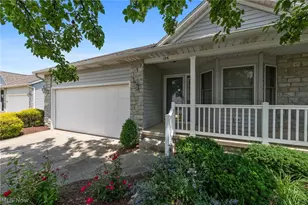 126 Augusta Dr, Elyria, OH 44035 - Photo 2