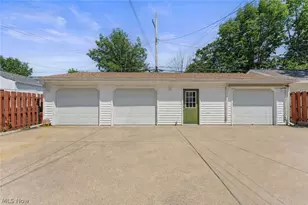 1561 Cohassett Ave, Oakwood, OH 44107 - Photo 12