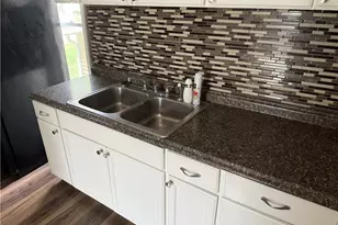 371 Beth St, Akron, OH 44301 - Photo 2