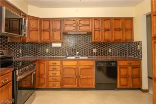 2421 Fairview Rd, Uniontown, OH 44685 - Photo 12