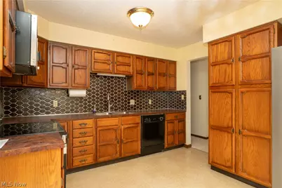 2421 Fairview Road, Uniontown, OH 44685 - Photo 14