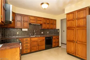 2421 Fairview Rd, Uniontown, OH 44685 - Photo 14