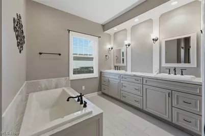 9288 Columbus Road NE, Louisville, OH 44641 - Photo 1