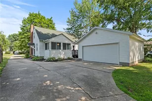 272 S Hawkins Ave, Akron, OH 44313 - Photo 2