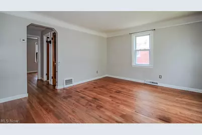 262 E 323rd Street, Willowick, OH 44095 - Photo 4