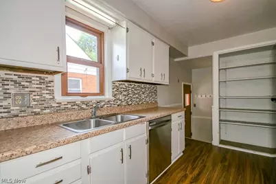 262 E 323rd Street, Willowick, OH 44095 - Photo 8