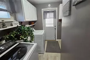 284 Thelma Dr, Sheffield Lake, OH 44054 - Photo 8