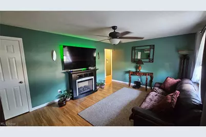 284 Thelma Drive, Sheffield Lake, OH 44054 - Photo 4