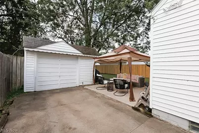 521 Cambridge Avenue, Elyria, OH 44035 - Photo 2
