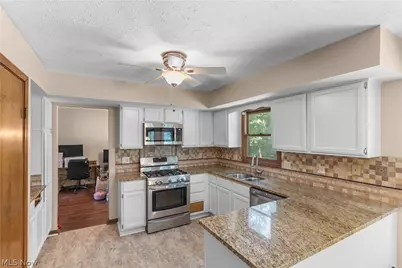 8121 Yorkshire Drive, Mentor, OH 44060 - Photo 4