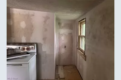 1561 Simcoe Avenue, Akron, OH 44305 - Photo 16