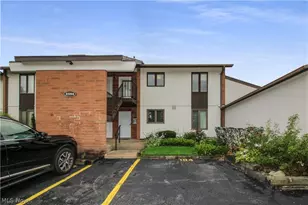 2594 E Sun Valley Dr, Port Clinton, OH 43452 - Photo 2