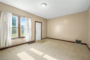 909 Brown Ave NW, Canton, OH 44703 - Photo 6