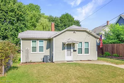 909 Brown Avenue NW, Canton, OH 44703 - Photo 2