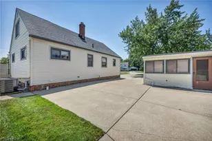 3929 E 365th St, Willoughby, OH 44094 - Photo 8