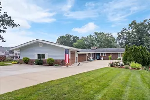 114 Lake Front Dr, Green, OH 44319 - Photo 2