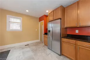18526 Scottsdale Blvd, Huber Heights, OH 44122 - Photo 12