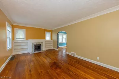 18526 Scottsdale Boulevard, Huber Heights, OH 44122 - Photo 2