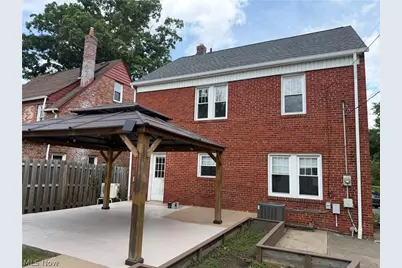 18526 Scottsdale Boulevard, Huber Heights, OH 44122 - Photo 2