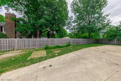 18526 Scottsdale Boulevard, Huber Heights, OH 44122 - Photo 38