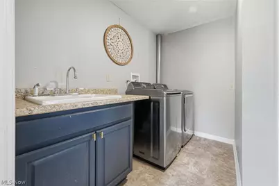 8160 Joyce Road, Grandview Heights, OH 44147 - Photo 20
