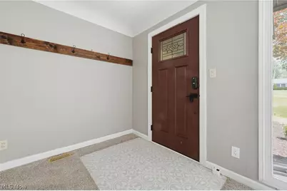 8160 Joyce Road, Grandview Heights, OH 44147 - Photo 8
