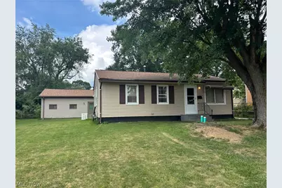 2425 40th Street NE, Canton, OH 44705 - Photo 1