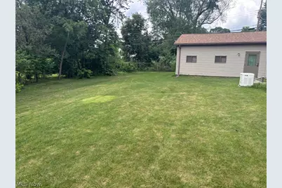 2425 40th Street NE, Canton, OH 44705 - Photo 8