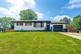 1014 Lillian St SW, Canton, OH 44706 - Photo 2
