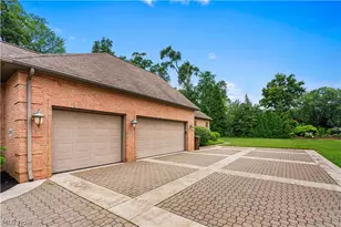 2859 Daisybrook St NW, North Canton, OH 44720 - Photo 2