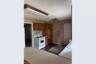 2400 Midway Avenue NE, Canton, OH 44705 - Photo 10