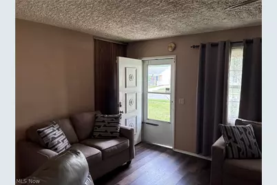 2400 Midway Avenue NE, Canton, OH 44705 - Photo 2